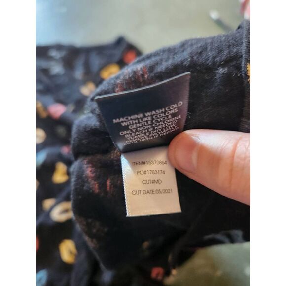 Torrid Classic Fit Stretch Tee Kisses Print V-Neck with Cap Sleeves sz 3 - Picture 4 of 5